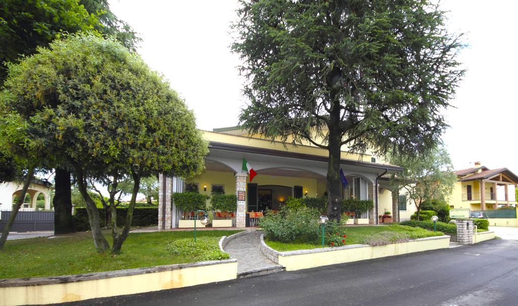 Albergo La Quiete Desenzano del Garda Exterior photo