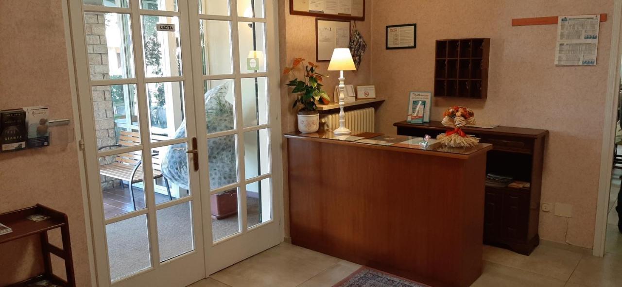 Albergo La Quiete Desenzano del Garda Exterior photo